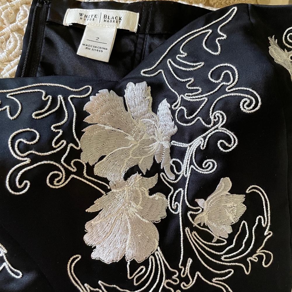 WHBM Strapless bustier elegant Silk embroidered top